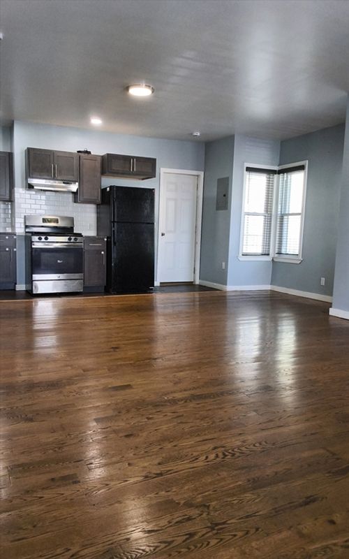 1n-210 Hope St, Fall River, MA, 02721 | Card Image
