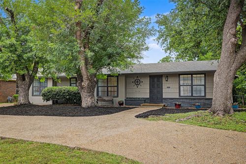 3644 W Seminary Dr, Fort Worth, TX, 76109-5227 | Card Image