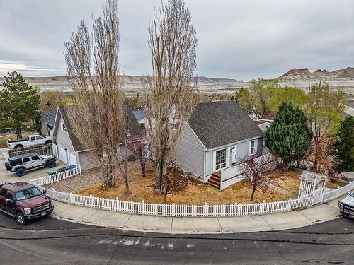 1915 S Carolina Dr, Green River, WY, 82935-5705 | Card Image