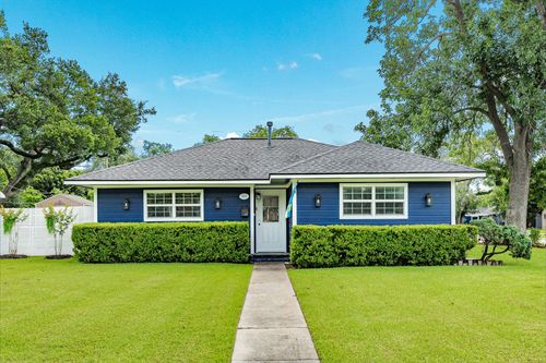 331 Redwood St, Lake Jackson, TX, 77566-5874 | Card Image