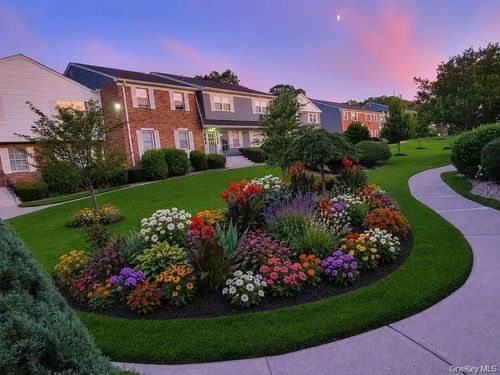 43-43 Doxbury Ln, Suffern, NY, 10901-7253 | Card Image