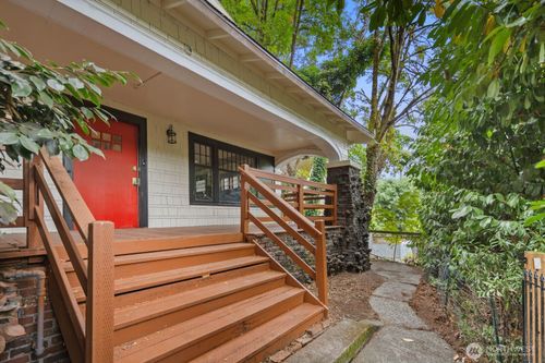 2109 Aurora Avenue N, Seattle, WA, 98109 | Card Image