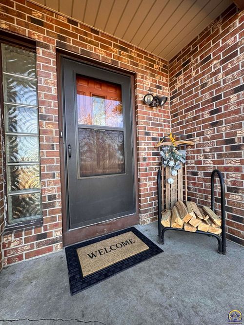 521 Ne 43rd St, Topeka, KS, 66617-1510 | Card Image