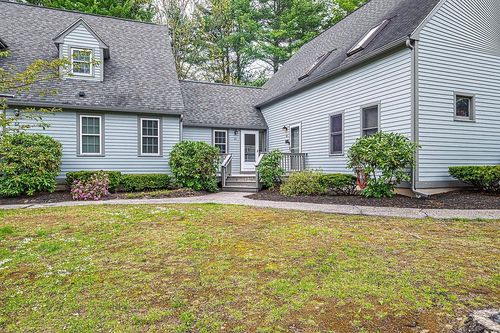 64 Glengarry Dr, Stratham, NH, 03885-2152 | Card Image