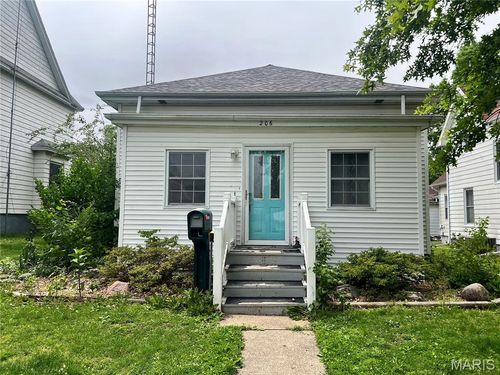206 Cedar St, Nokomis, IL, 62075-1612 | Card Image