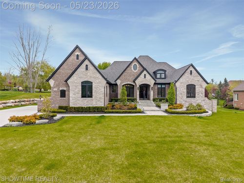 4805 Woodland Hills Dr, Rochester, MI, 48306-1772 | Card Image