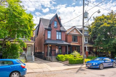 247 Concord Ave, Home with 3 bedrooms, 4 bathrooms and null parking in Toronto ON | Image 2