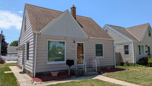 9435 W Lisbon Ave, Milwaukee, WI, 53222-2527 | Card Image