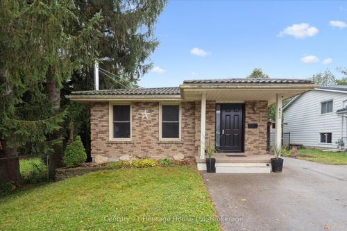 653 Perry St, Fergus, ON, N1M2R5 | Card Image