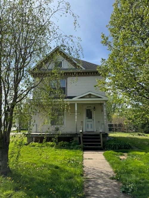 230 E Walnut St, Piper City, IL, 60959-7052 | Card Image