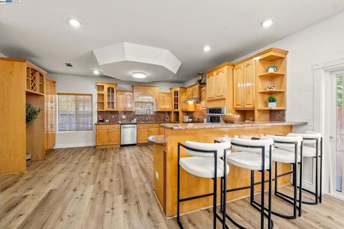 6176 Thomas Ave, Newark, CA, 94560-4040 | Card Image