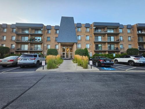 apt-415-931 W Arquilla Dr, Glenwood, IL, 60425-1148 | Card Image