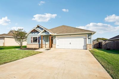 105 Arrowhead Drive, House other with 3 bedrooms, 2 bathrooms and null parking in Sanger TX | Image 3