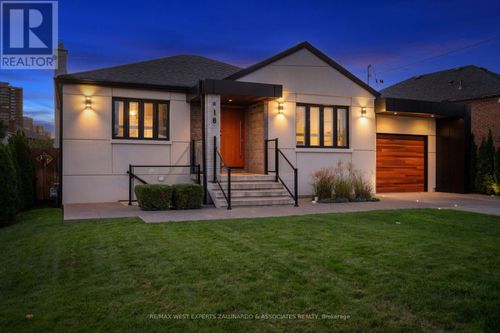 18 Smallwood Dr, North York, ON, M3M1K8 | Card Image