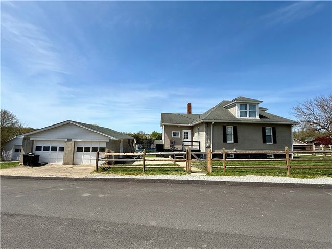 901 Market St, House other with 3 bedrooms, 1 bathrooms and 2 parking in Scottdale PA | Image 5