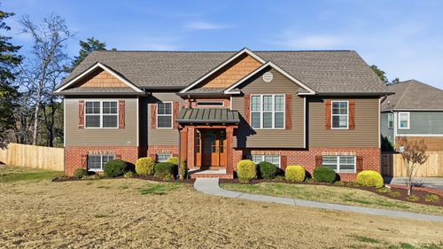 136 Ginger Lake Dr, Rock Spring, GA, 30739-2704 | Card Image