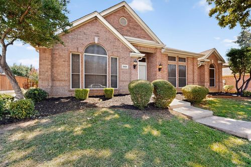 8420 Grand View Dr, North Richland Hills, TX, 76182-8442 | Card Image