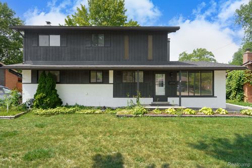 11357 Erdmann Rd, Sterling Heights, MI, 48314-2646 | Card Image
