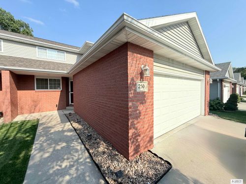 250 S 77th St, Lincoln, NE, 68510-2576 | Card Image
