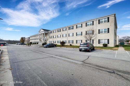 301 El Conquistador Pl, Louisville, KY, 40220-2022 | Card Image