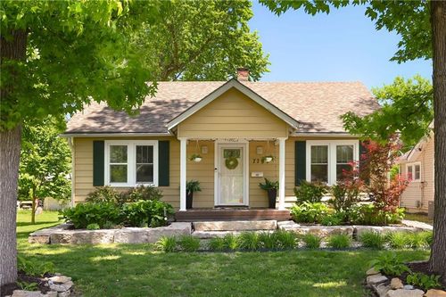 7709 Santa Fe Dr, Overland Park, KS, 66204-2947 | Card Image