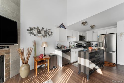 35074 Windsor Dr, New Baltimore, MI, 48047-4376 | Card Image