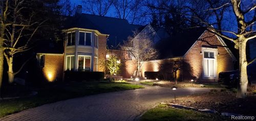 27950 Copper Creek Ln, Farmington Hills, MI, 48331-2963 | Card Image