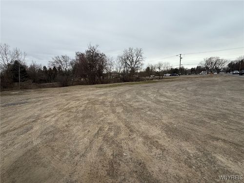 527 E And West Rd, West Seneca, NY, 14224-3539 | Card Image