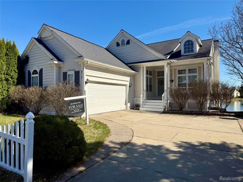 975 Watersedge Ct, Oxford, MI, 48371-3682 | Card Image