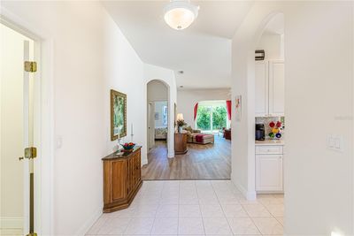 Entry/Foyer | Image 3