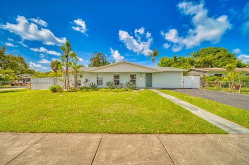 9104 Sw 180th St, Palmetto Bay, FL, 33157-5931 | Card Image