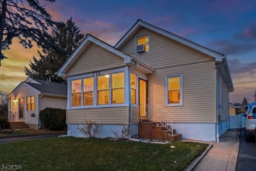 7 Henderson St, Paterson, NJ, 07501-2627 | Card Image