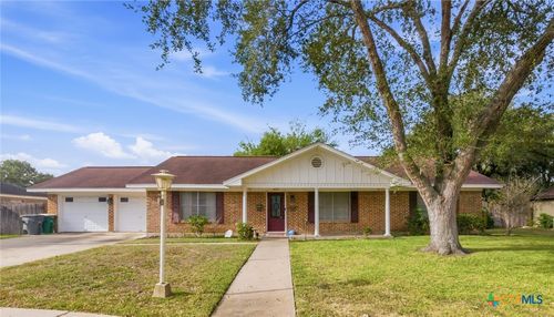 403 Salisbury Ln, Victoria, TX, 77904-2201 | Card Image