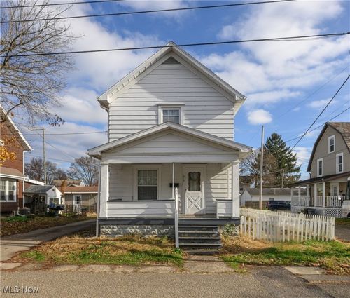 219 5th Dr Nw, New Philadelphia, OH, 44663-3511 | Card Image