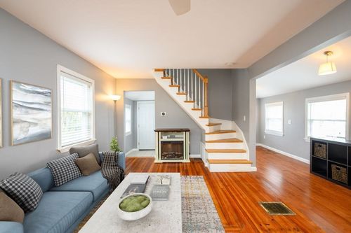 43 Bird St, Quincy, MA, 02169-3511 | Card Image