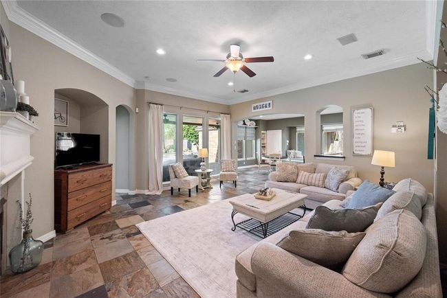 9519 Woodcliff Lake Dr, House other with 5 bedrooms, 5 bathrooms and 4 parking in Spring TX | Image 9