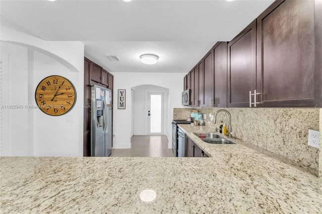 6728 Sw 140 Th Ct, Townhouse with 3 bedrooms, 3 bathrooms and null parking in Miami FL | Image 11