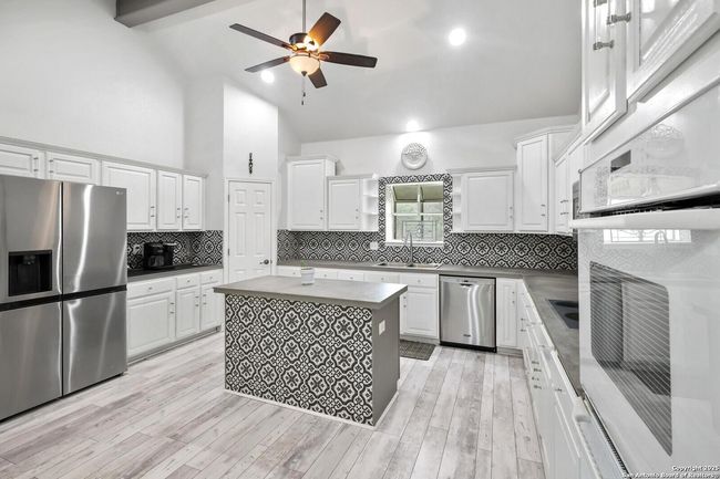 341 Indigo Run Dr, House other with 3 bedrooms, 2 bathrooms and null parking in Bulverde TX | Image 16