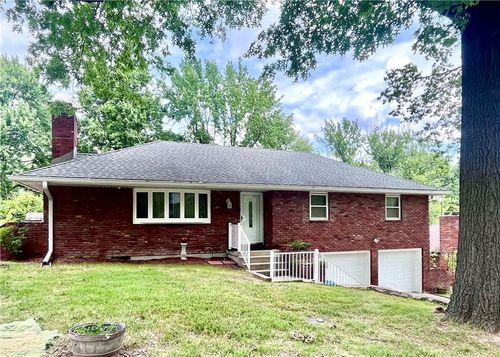 11510 Ridge Dr, Sugar Creek, MO, 64054-1532 | Card Image