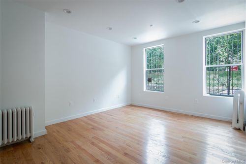 1501 Teller Ave, Bronx, NY, 10457-8704 | Card Image