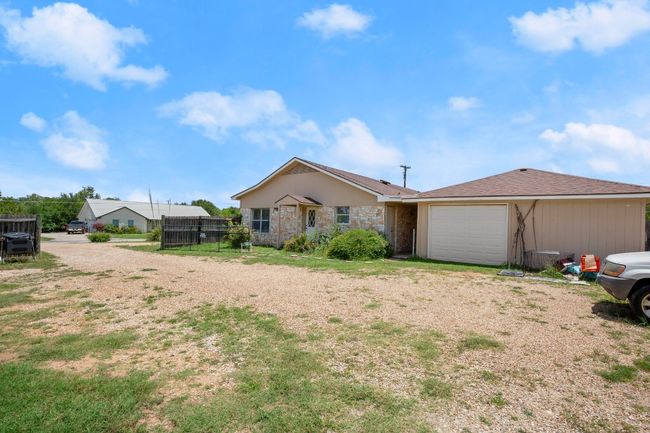 101 Homestead Rd, House other with 3 bedrooms, 3 bathrooms and 8 parking in Kyle TX | Image 27