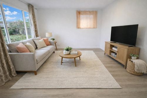 525 16th St, New Westminster, BC, V3M4R4 | Card Image