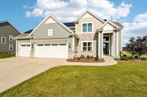 W256N6649 Beaver Creek Ln, Sussex, WI, 53089-1336 | Card Image