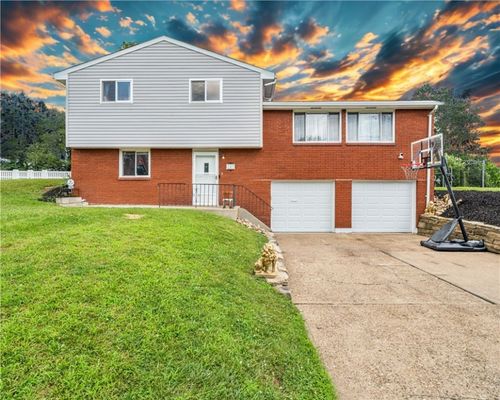 147 Victoria Dr, White Oak, PA, 15131-1223 | Card Image