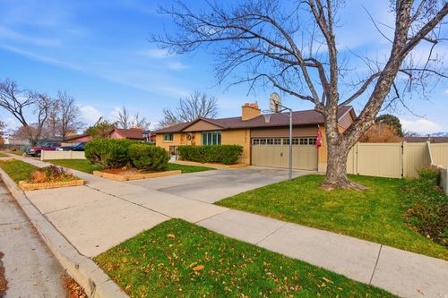 5731 S Bennion Dr, Taylorsville, UT, 84129-2604 | Card Image