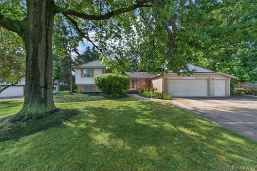 6611 Cottonwood Ct, West Bloomfield, MI, 48322 | Card Image