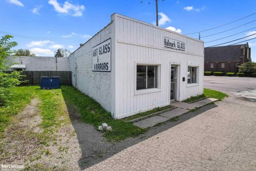 32540 Utica Rd, Fraser, MI, 48026-2215 | Card Image