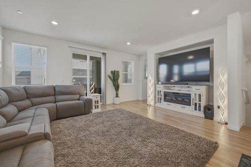 6389 Laguna Seca Ln, Gilroy, CA, 95020-5945 | Card Image
