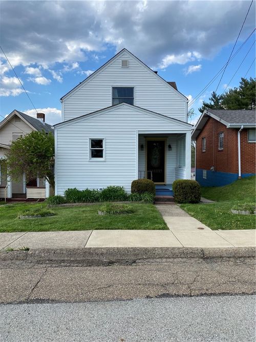 1091 Martin Ave, New Kensington, PA, 15068-5017 | Card Image