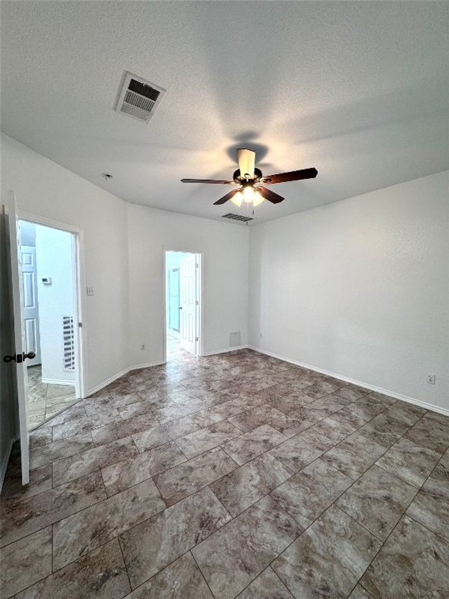 Unfurnished room featuring ceiling fan and a textured ceiling | Image 11